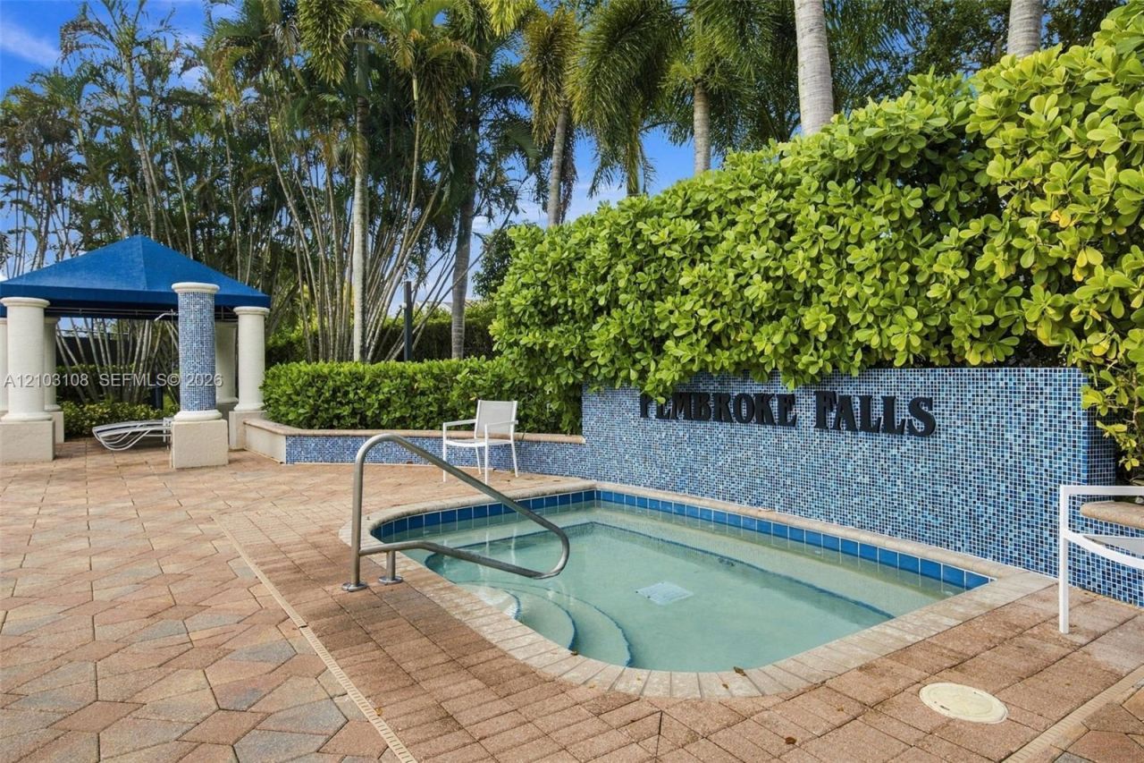 2015 NW 140th Ave, Pembroke Pines, FL 33028 Photo
