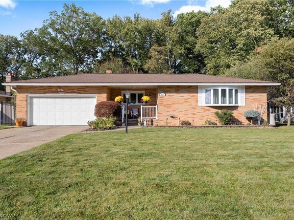 837 E Dartmoor Avenue , Seven Hills, OH 44131