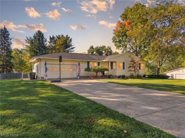 656 N Hidden Valley Road , Cuyahoga Falls, OH 44223