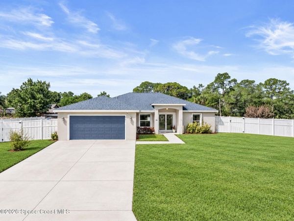 210 Pelican Drive NE , Palm Bay, FL 32907