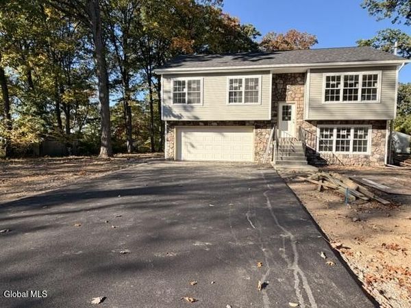 323 Madison Avenue E, Rensselaer, NY 12144