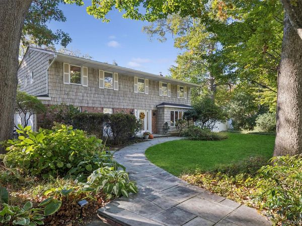 8 Tree Hollow Lane, Dix Hills, NY 11746
