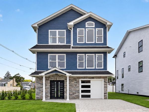 265 Roosevelt Avenue , Freeport, NY 11520