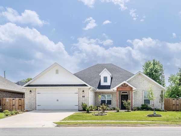 1401 Sessile Oak Way, Bentonville, AR 72713