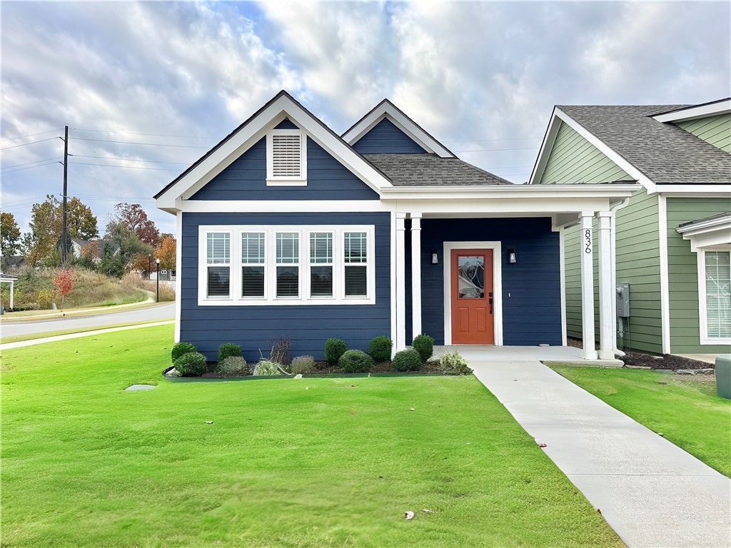 836 NE Heights Lane , Bentonville, AR 72712 Main Photo