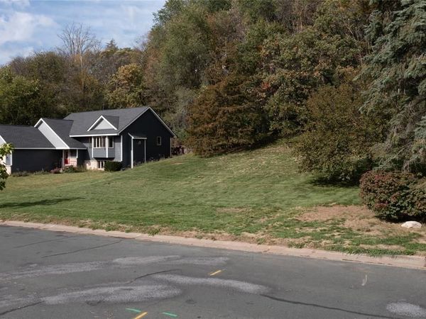 1805 Golf View Drive, River Falls, WI 54022