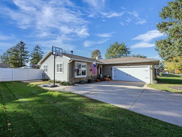 925 S COVENANT LANE, Appleton, WI 54915