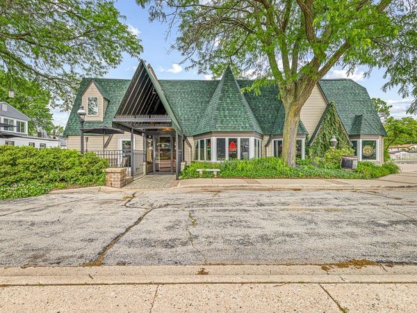5040 N 2nd Street , Loves Park, IL 61111