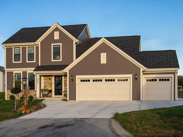 609 Bark River Way, Dousman, WI 53118