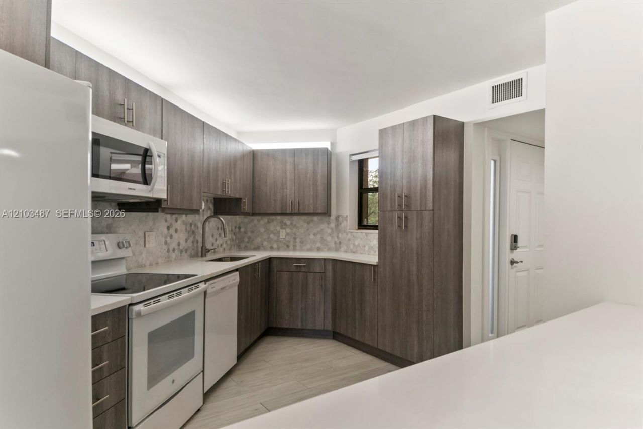 5850 Camino Del Sol , Unit 206, Boca Raton, FL 33433 Photo