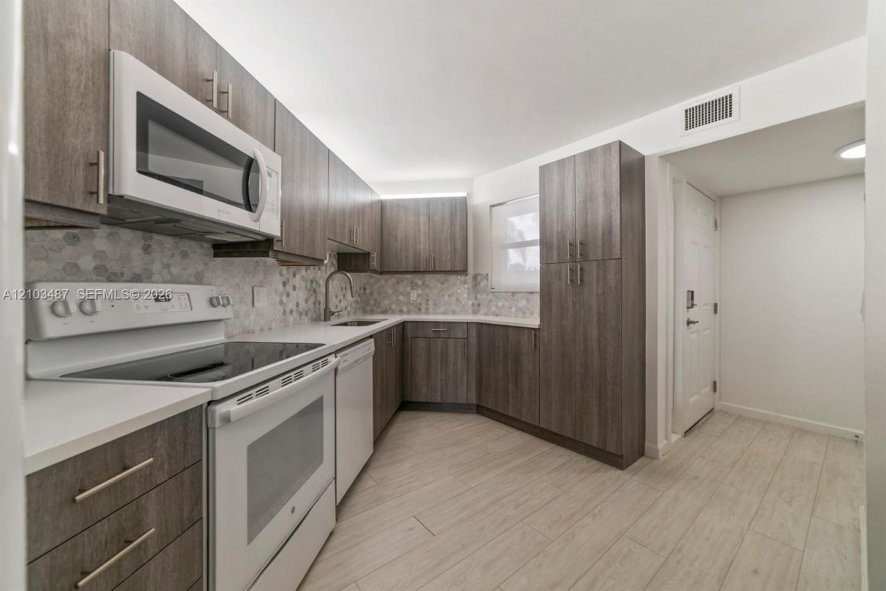 5850 Camino Del Sol , Unit 206, Boca Raton, FL 33433 Photo