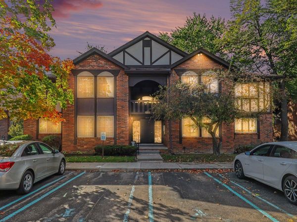 29233 Wellington Court, Unit 61, Southfield, MI 48034