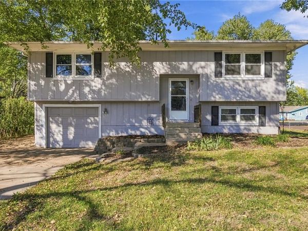 300 W Johnson Street, Spring Hill, KS 66083
