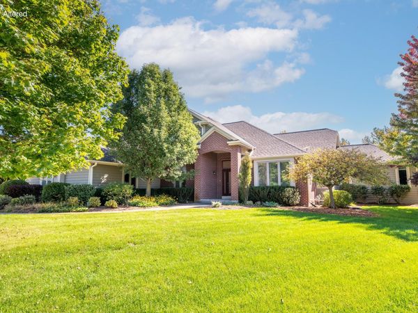 W289N3648 Huntsman Ct, Delafield, WI 53072