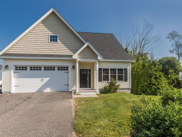 6 Chadwick Circle, Windham, NH 03087