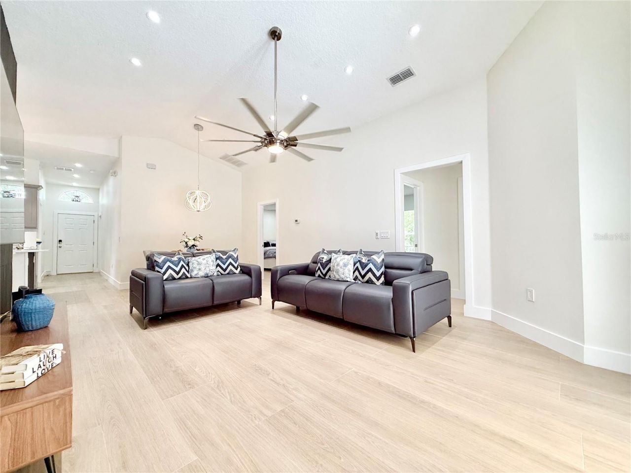 403 Sandy Ridge Drive , Davenport, FL 33896 Photo