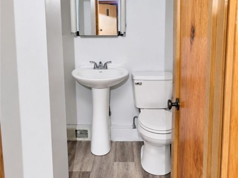 848 Almasy Drive, Campbell, OH 44405 Photo 15