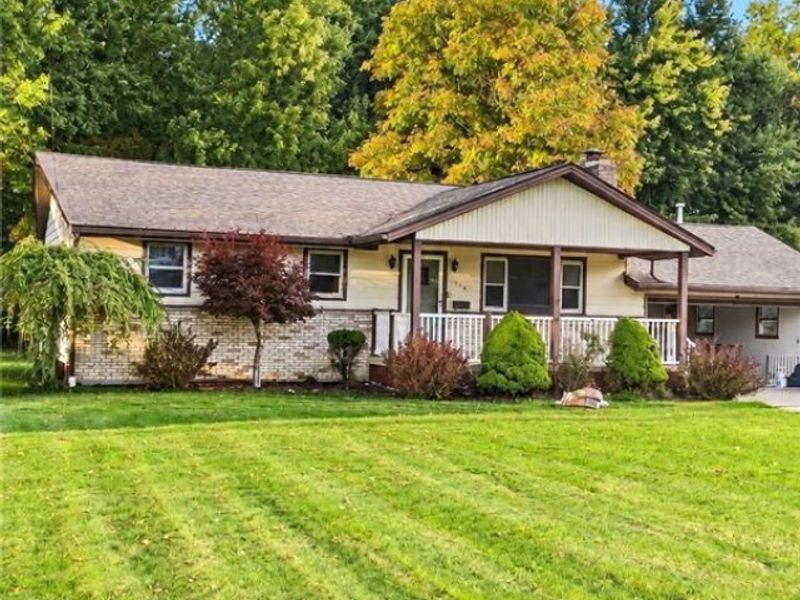 848 Almasy Drive, Campbell, OH 44405 Photo 2