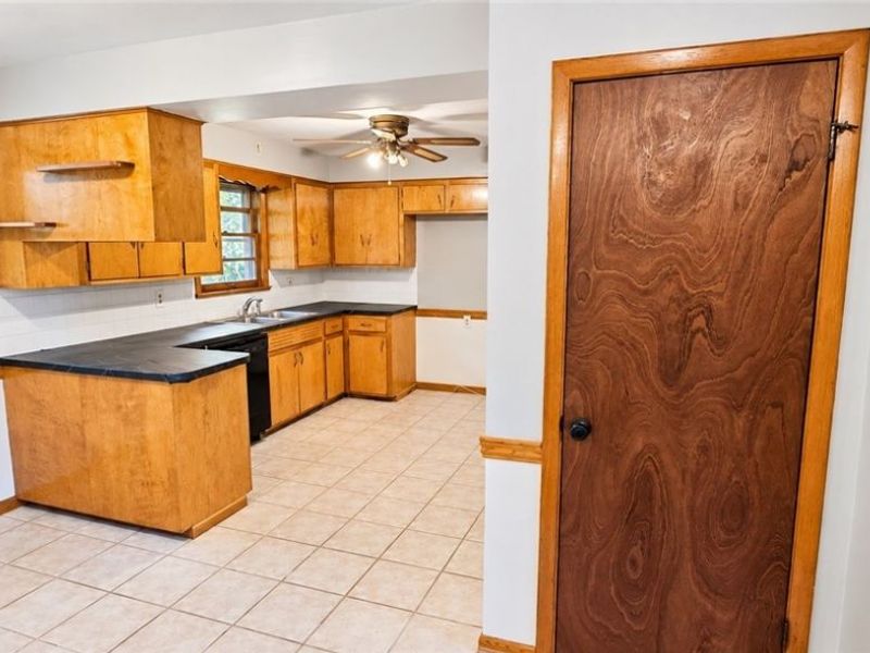 848 Almasy Drive, Campbell, OH 44405 Photo 4