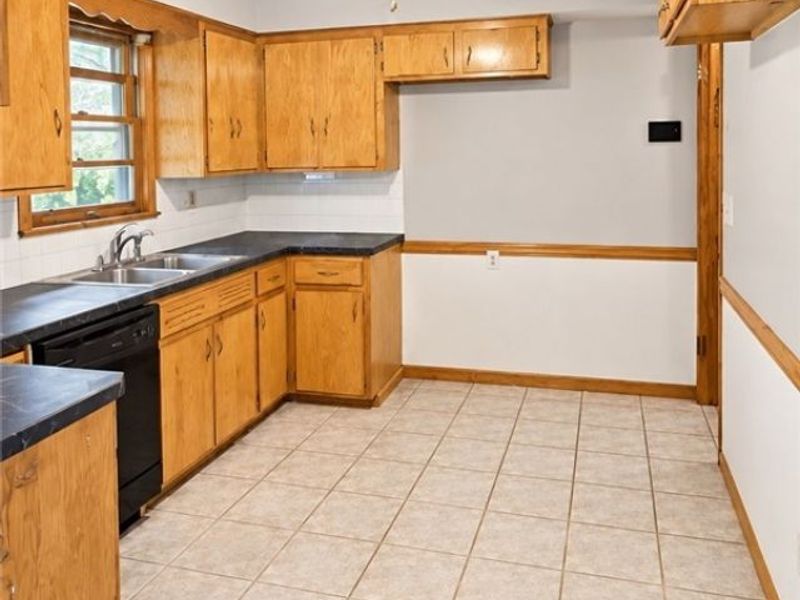 848 Almasy Drive, Campbell, OH 44405 Photo 6