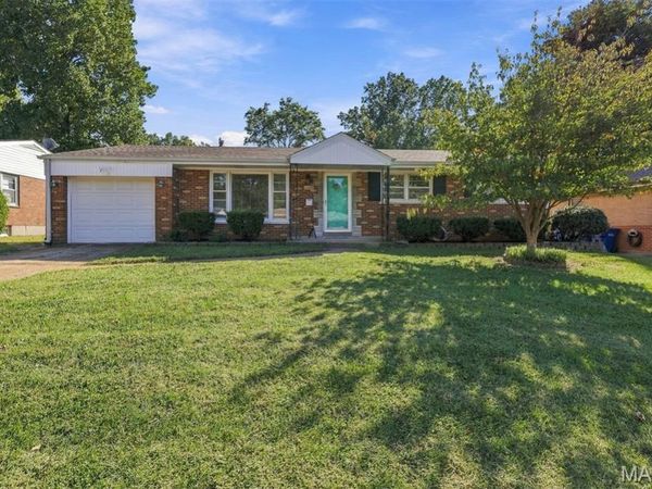 1420 Saint Denis Street , Florissant, MO 63033