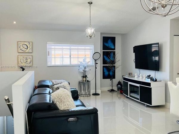 7817 W 36th Ave , Unit 204, Hialeah, FL 33018
