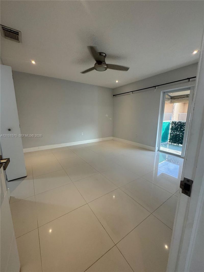 7817 W 36th Ave , Unit 204, Hialeah, FL 33018 Photo
