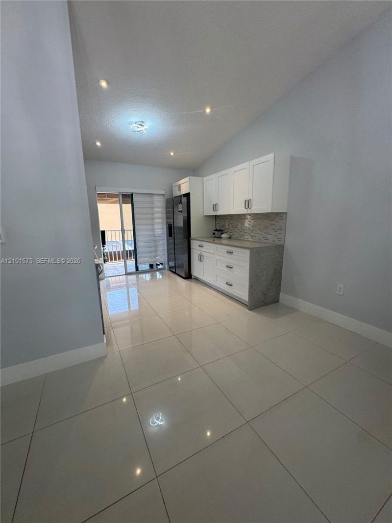 7817 W 36th Ave , Unit 204, Hialeah, FL 33018 Photo