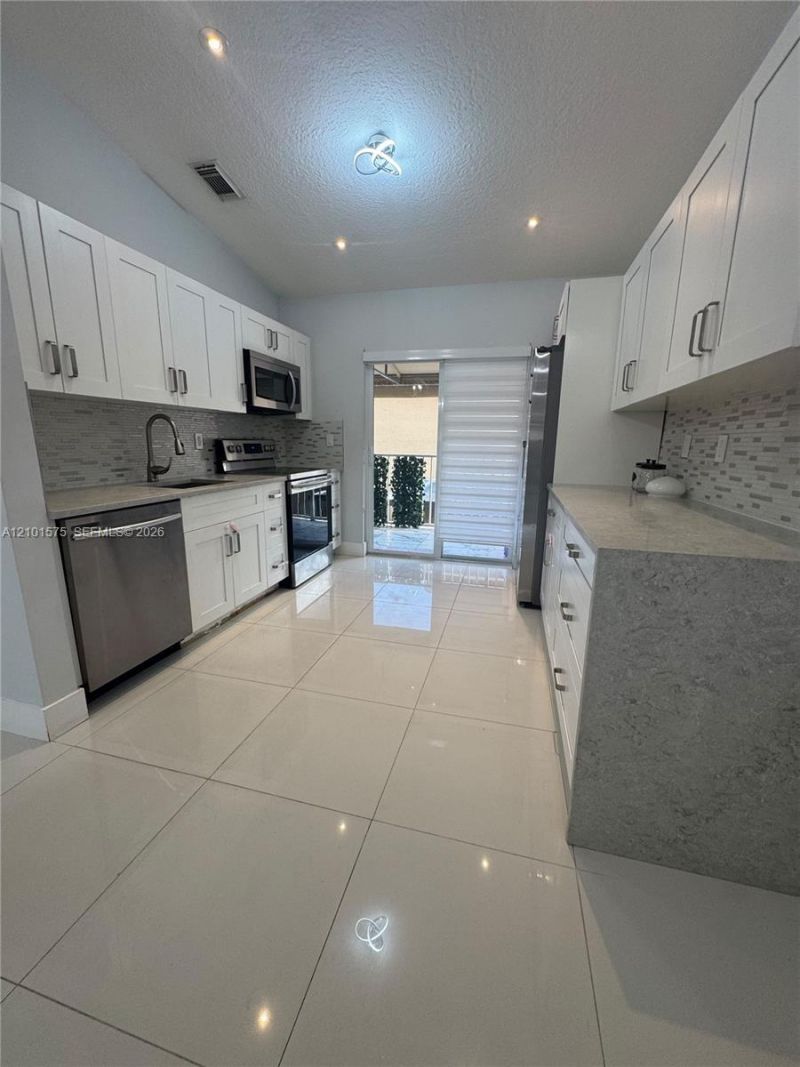 7817 W 36th Ave , Unit 204, Hialeah, FL 33018 Photo