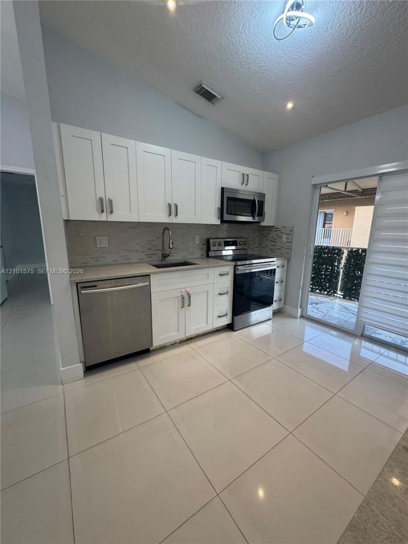 7817 W 36th Ave , Unit 204, Hialeah, FL 33018 Photo