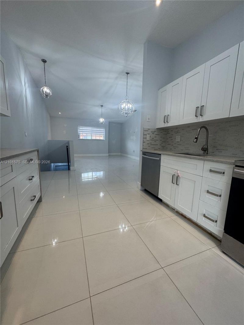 7817 W 36th Ave , Unit 204, Hialeah, FL 33018 Photo