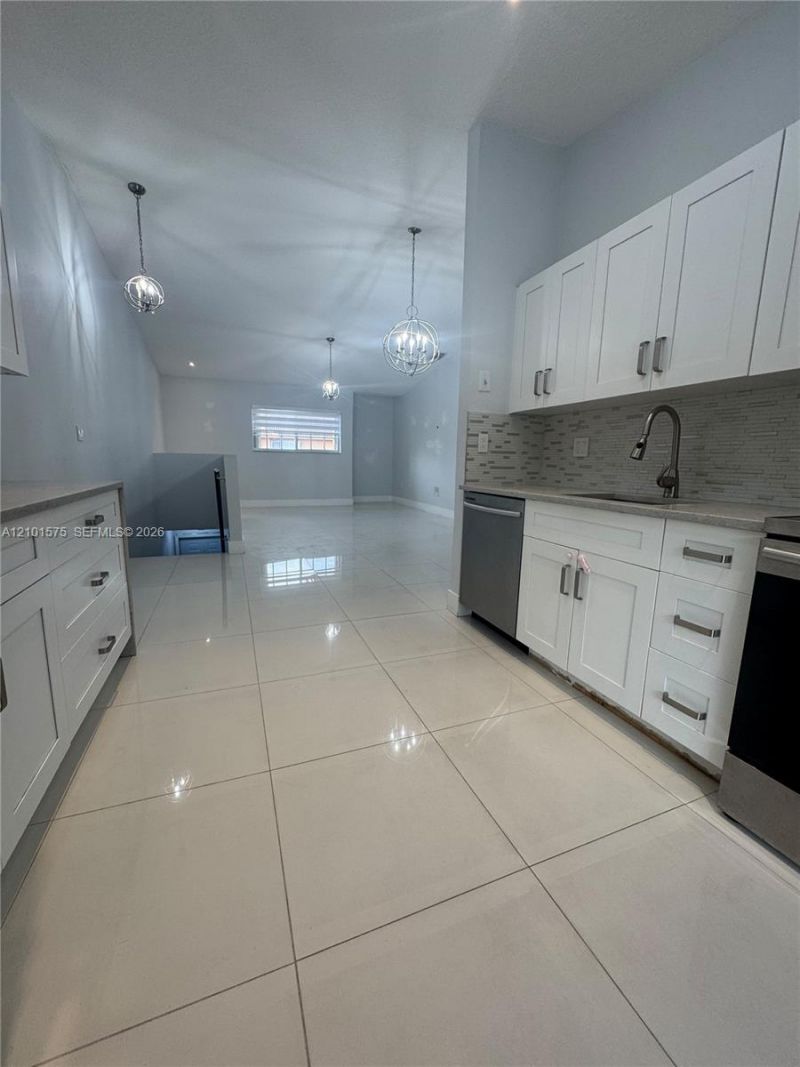 7817 W 36th Ave , Unit 204, Hialeah, FL 33018 Photo