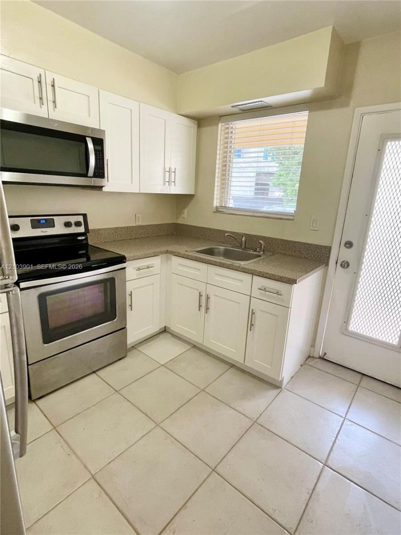30 Park Dr, Unit 12-B, Bal Harbour, FL 33154 Photo