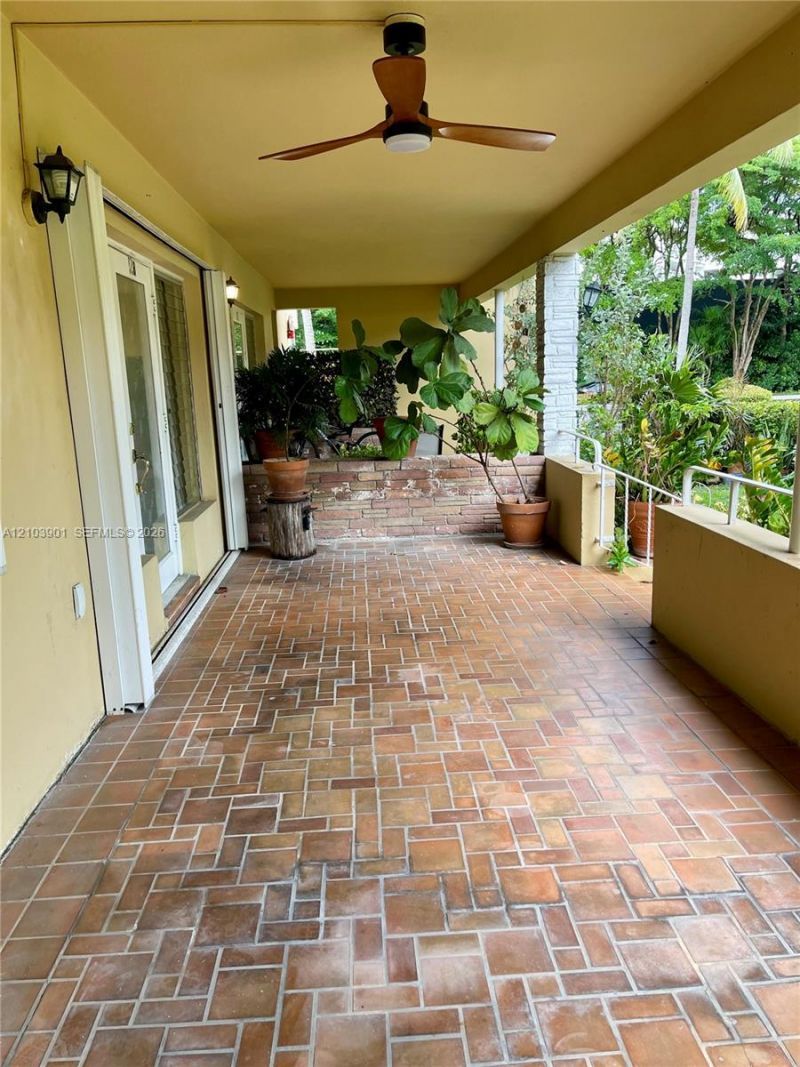 30 Park Dr, Unit 12-B, Bal Harbour, FL 33154 Photo