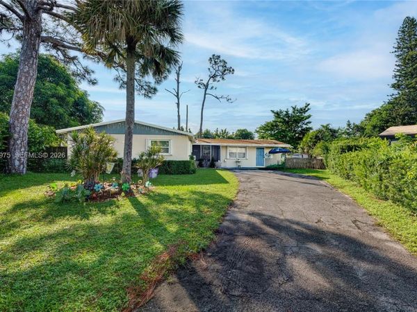 851 Caroline Cir , West Palm Beach, FL 33413