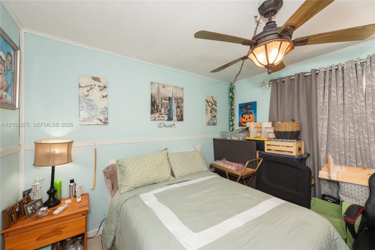 851 Caroline Cir , West Palm Beach, FL 33413 Photo