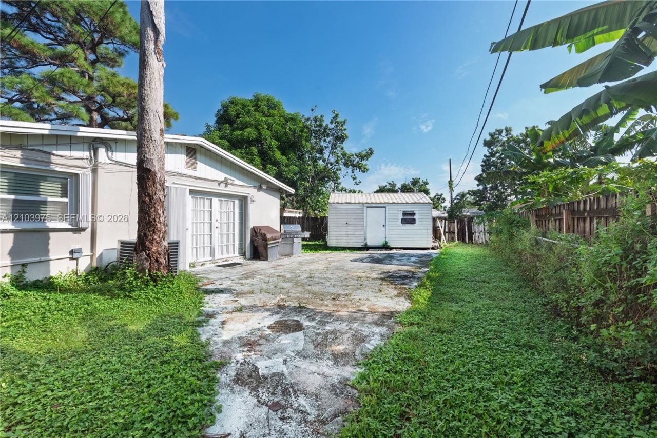 851 Caroline Cir , West Palm Beach, FL 33413 Photo