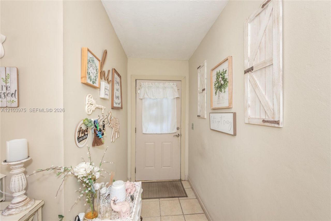 851 Caroline Cir , West Palm Beach, FL 33413 Photo