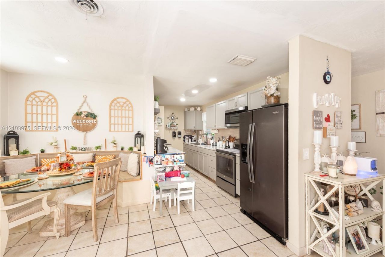 851 Caroline Cir , West Palm Beach, FL 33413 Photo