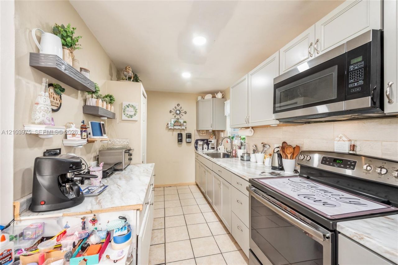 851 Caroline Cir , West Palm Beach, FL 33413 Photo