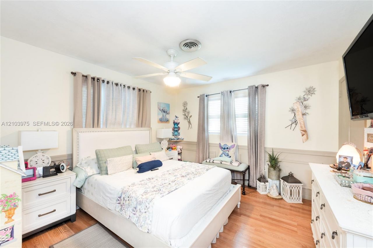 851 Caroline Cir , West Palm Beach, FL 33413 Photo