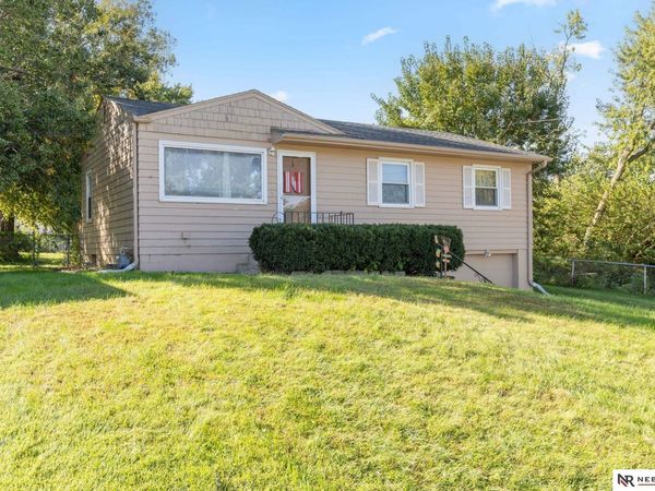 427 Highland Drive, Gretna, NE 68028