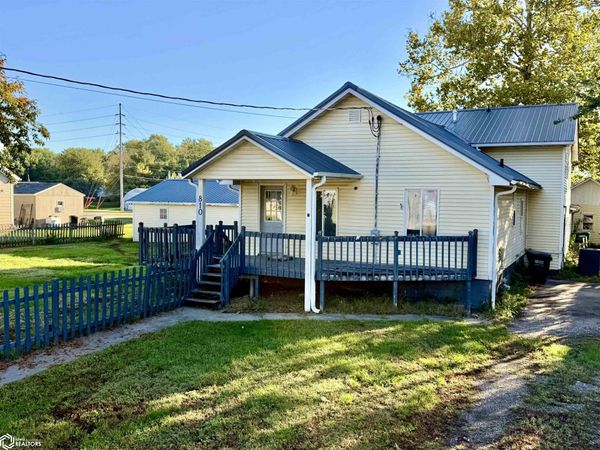 810 S 6th Street, Oskaloosa, IA 52577