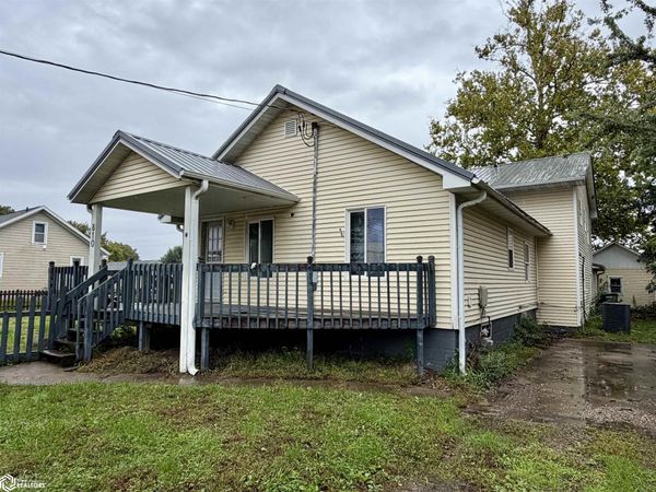 810 S 6th Street, Oskaloosa, IA 52577