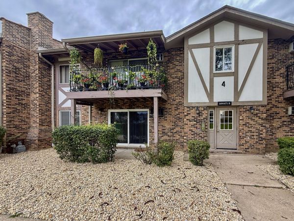 16W471 79th Street , Unit 4-105, Willowbrook, IL 60527
