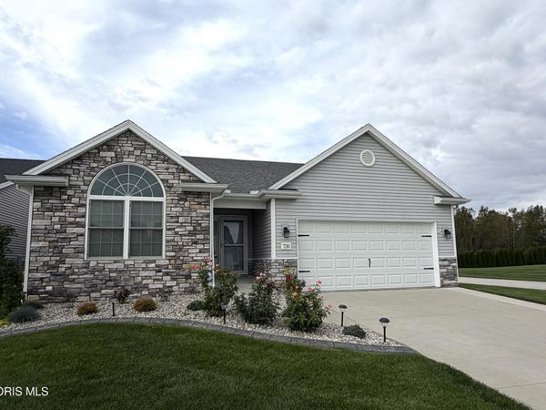 735 Meadowland Trail , Toledo, OH 43615