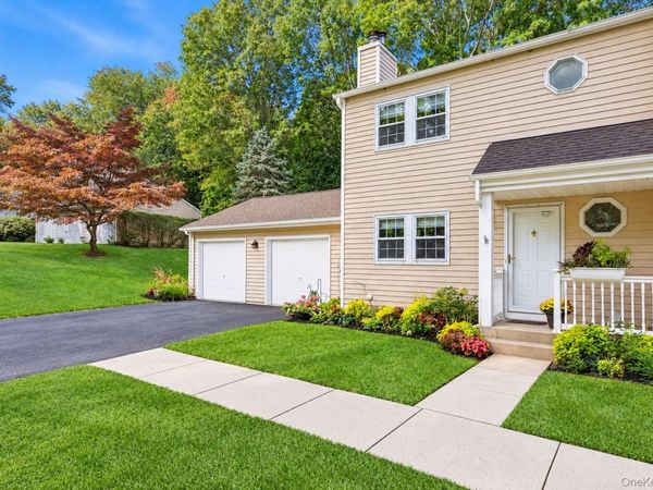 24 Huntington Commons , Yaphank, NY 11980