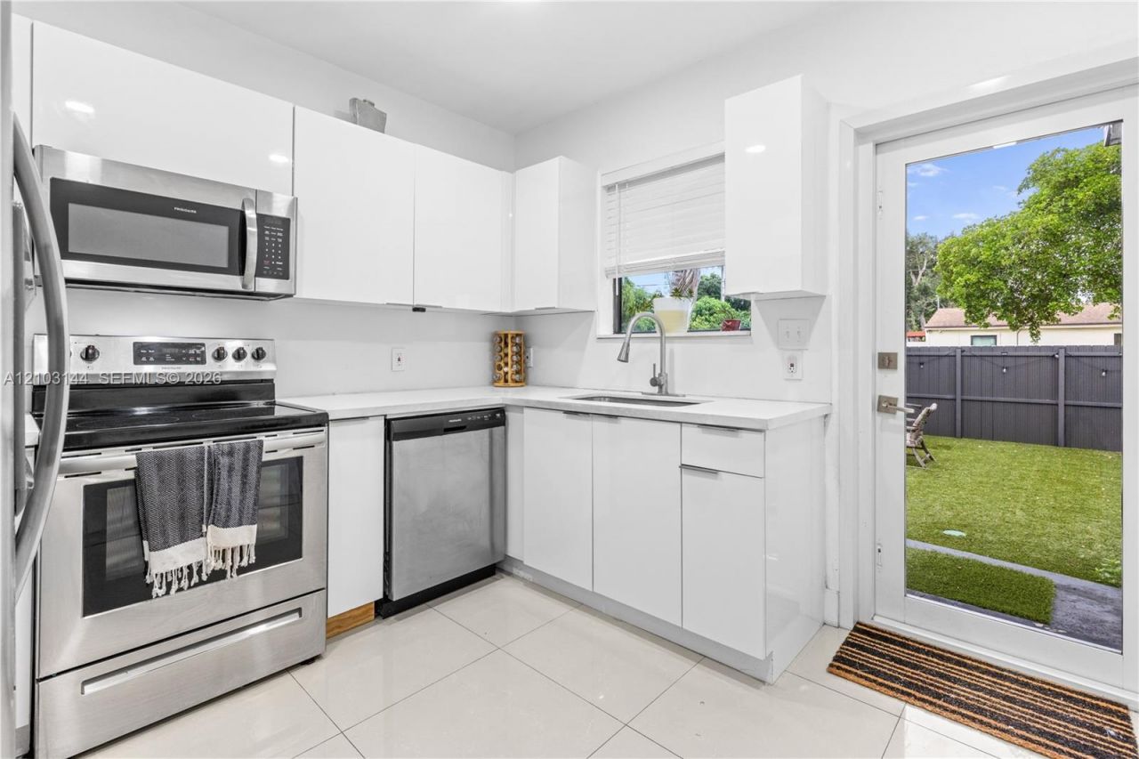 1195 NE 147th St , Unit ., North Miami, FL 33161 Photo