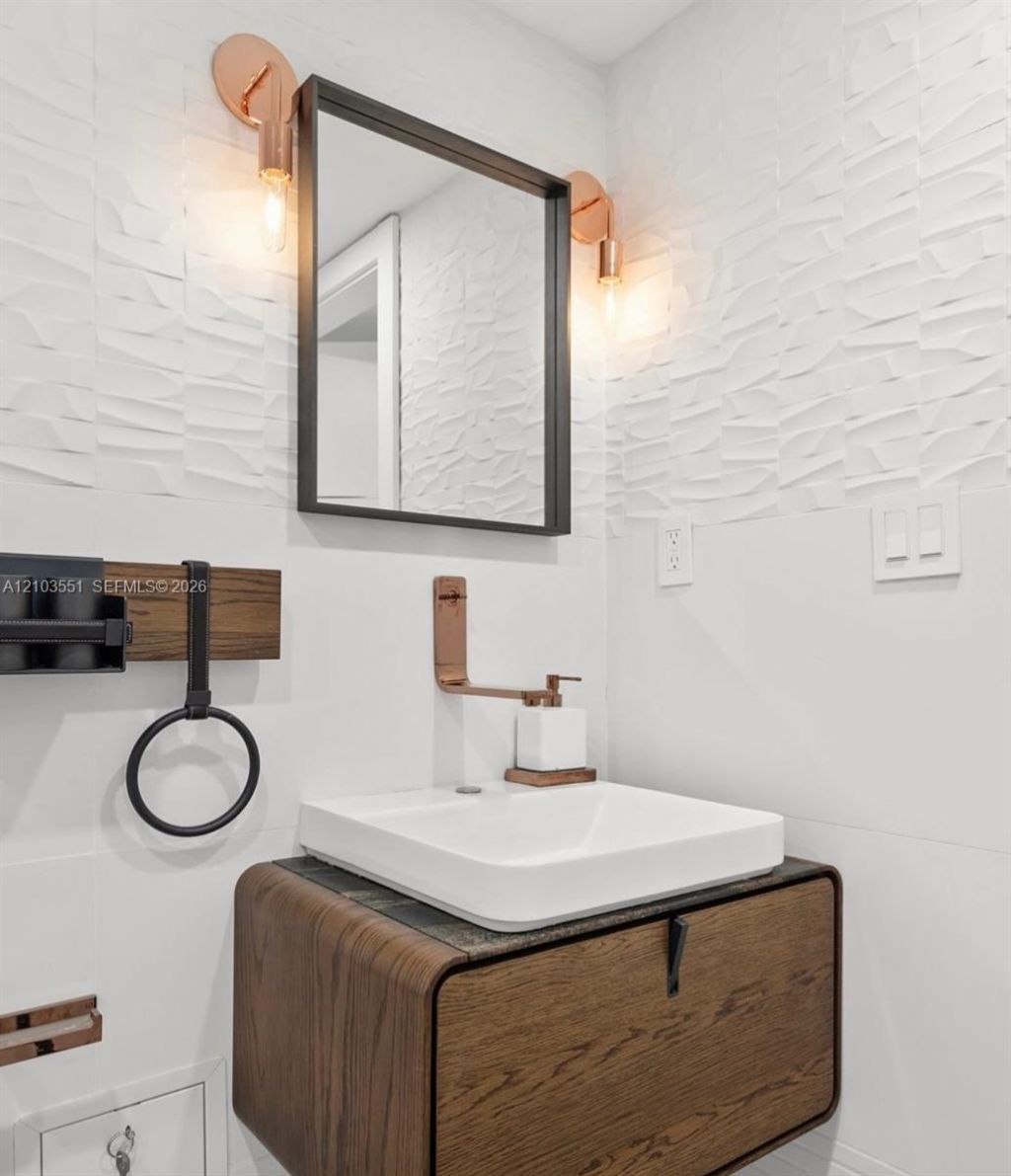 90 Alton Rd, Unit 511, Miami Beach, FL 33139 Photo
