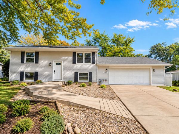 1404 Eastwood Lane , McHenry, IL 60051